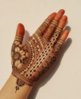 Arabic Mehndi Design Easy gives a bold look