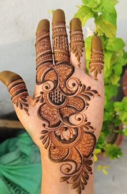 Arabic Mehndi Design gives a graceful look