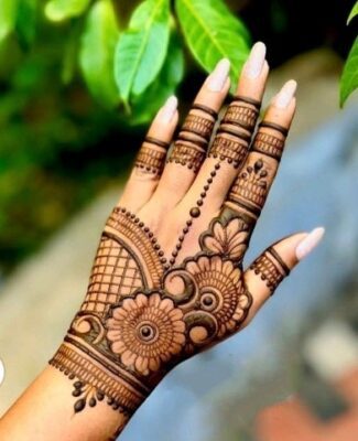 Arabic touch enhances Simple Mehndi Design