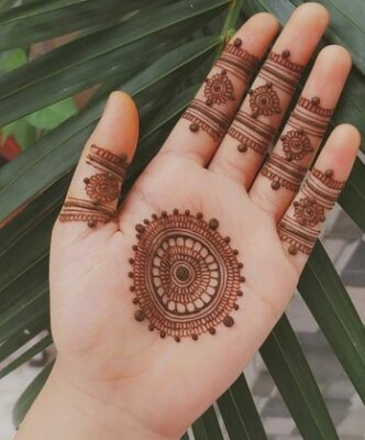 Attractive Easy Mehndi Design completes your festive look