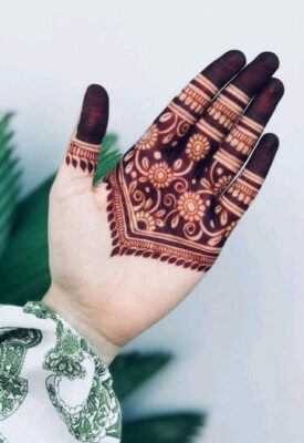 Attractive Mehndi Design Easy looks beautiful in photos