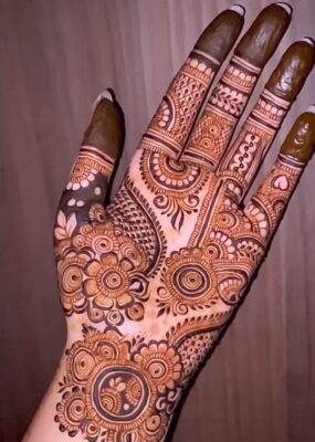 Beautiful Arabic Mehndi Design suits all skin tones