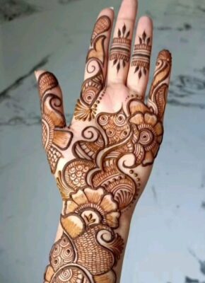 Beautiful fingers shine with Arabic Mehndi Design