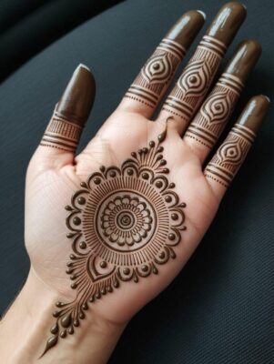 Beautiful lines form Front Hand Simple Mehndi Design