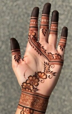 Beautiful patterns make Henna New Mehndi Design unique