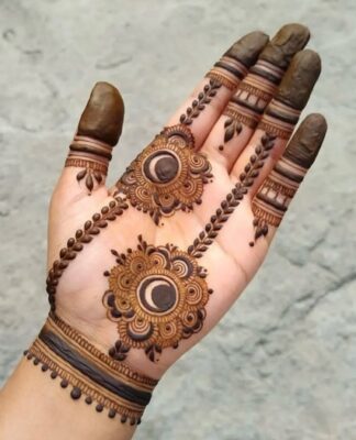 Beginners love trying an Arabic Mehndi Design at home