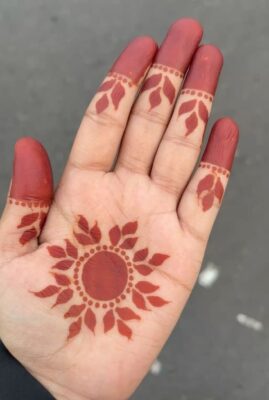 Bold strokes enhance a Mehndi Design Simple beautifully