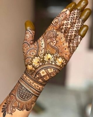 Classic Arabic Mehndi Design is loved by all ages