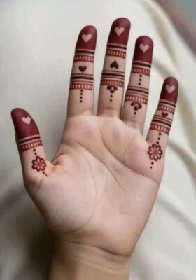 Cute Front Hand Mehndi Design fits casual looks
