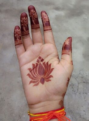 Cute Mehndi Design Front Hand is ideal for girls