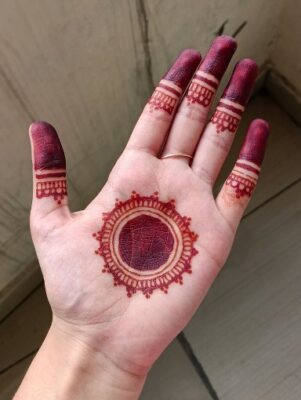 Dotted Easy Mehndi Design looks cute and simple