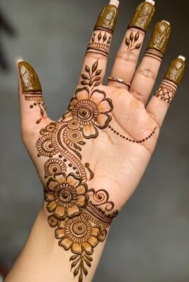 Easy Mehndi Design suits beginners