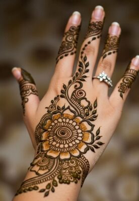 Elegant Arabic Mehndi Design adds charm naturally