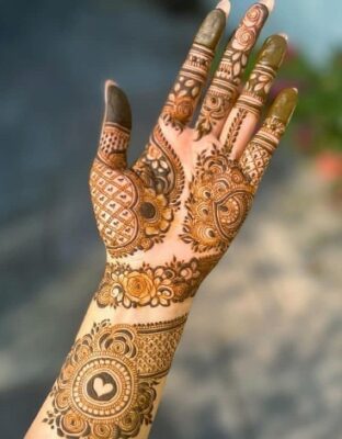 Elegant Arabic Mehndi Design is perfect for functions