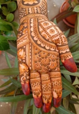 Elegant Arabic Mehndi Design never goes out of style