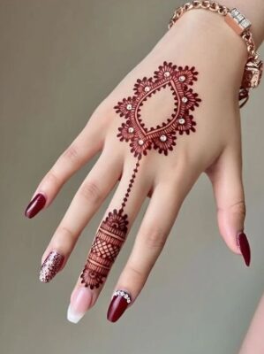 Elegant vibes come from Easy Mehndi Design