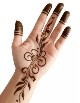 Even beginners can perfect a Mehndi Design Simple quickly