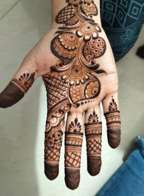 Every celebration feels complete with Arabic Mehndi Design