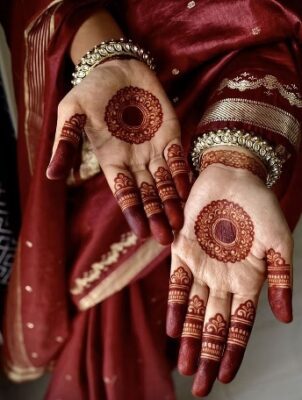 Every girl loves Easy Mehndi Design