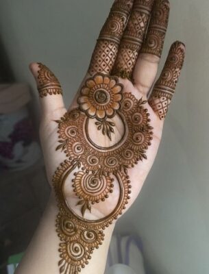 Every girl loves Simple Mehndi Design