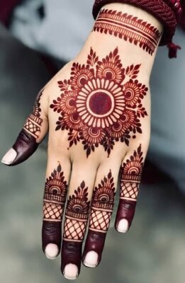 Every occasion suits Simple Mehndi Design