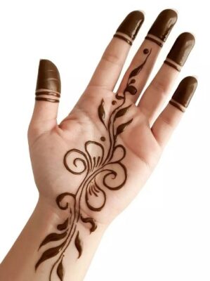 Everyone admires pretty Front Hand Simple Mehndi Design.