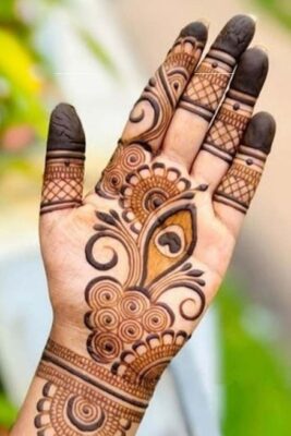 Everyone admires stylish Arabic Mehndi Design