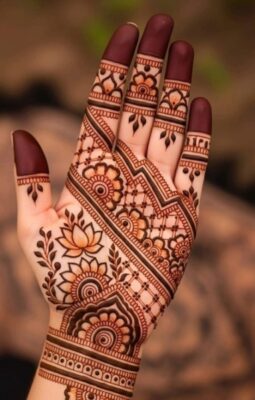 Everyone appreciates stylish Front Hand Mehndi Design