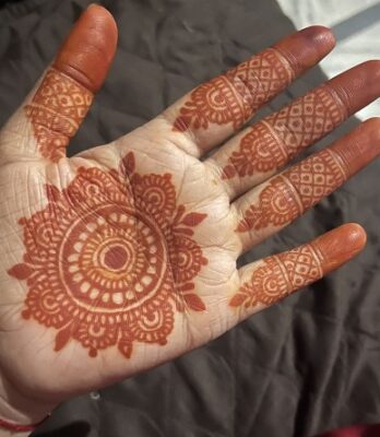 Festivals feel special with a Mehndi Design Simple