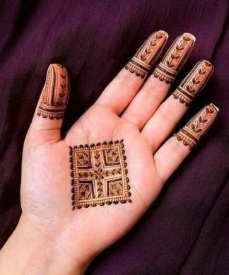 Finger-tip Easy Mehndi Design looks graceful and light