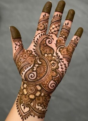 Floral Arabic Mehndi Design adds charm to the hands