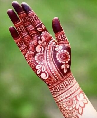 Floral Easy Mehndi Design adds a soft touch to the hands