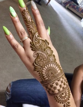 Floral Mehndi Design is always loved by everyone
