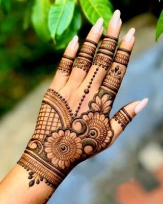 Floral patterns in Simple Mehndi Design New look beautiful