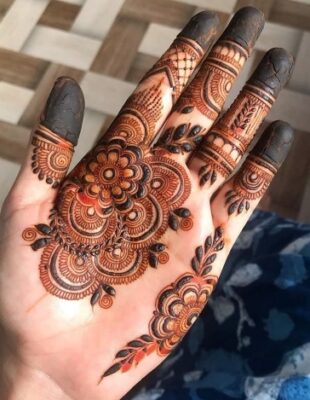 Floral patterns make every Arabic Mehndi Design more beautiful