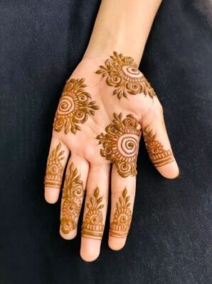 Floral patterns suit every Front Hand Simple Mehndi Design beautifully