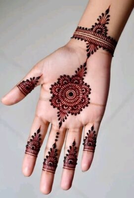 Hands look stunning with Henna New Mehndi Design