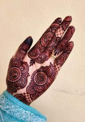 Heart Mehndi Design Easy adds a sweet touch