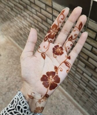 Mandala Mehndi Design Front Hand feels traditional