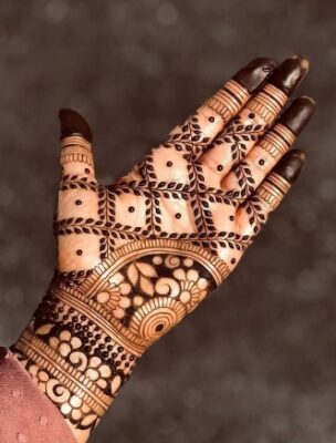 Mandala Mehndi Design is perfect for minimal lovers