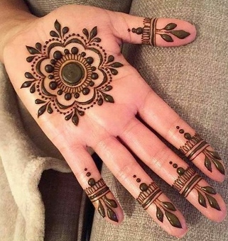 Many brides prefer a light Front Hand Simple Mehndi Design for pre-events