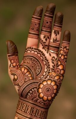 Many prefer Simple Mehndi Design New for its clean look