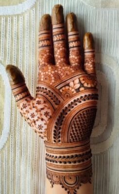 Mehndi Design Front Hand looks elegant for any event