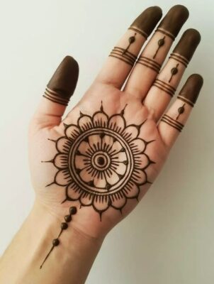 Mehndi Design Simple works well on front hand