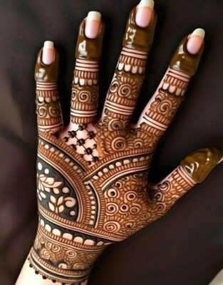 Mehndi Design is easy and clean