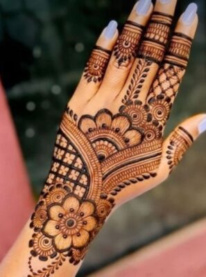 Mehndi Design looks smooth and stylish