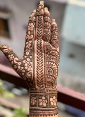 Mehndi Design looks soft and elegant