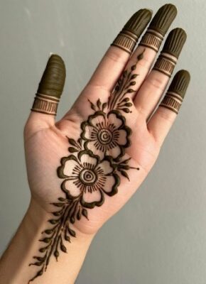 Minimal Arabic Mehndi Design looks classy