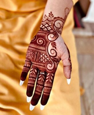 Minimal Front Hand Mehndi Design looks clean and elegant