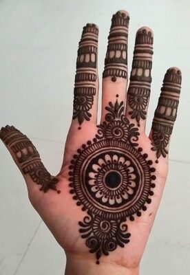 Minimal Mehndi Design Front Hand is perfect for beginners